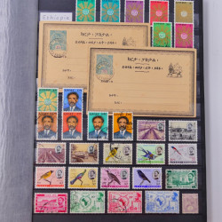 Lot de timbres d'Ethiopie et Dominique neufs et oblitérés en un album.