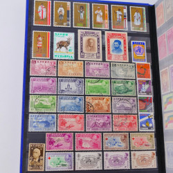 Lot de timbres d'Ethiopie et Dominique neufs et oblitérés en un album.