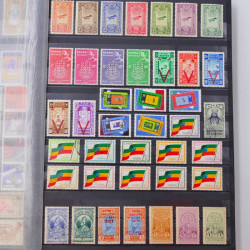 Lot de timbres d'Ethiopie et Dominique neufs et oblitérés en un album.