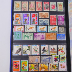 Lot de timbres d'Ethiopie et Dominique neufs et oblitérés en un album.