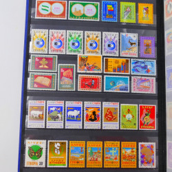 Lot de timbres d'Ethiopie et Dominique neufs et oblitérés en un album.
