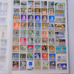 Lot de timbres de Grèce neufs et oblitérés en un album.