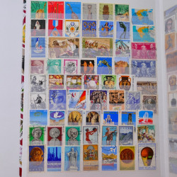 Lot de timbres de Grèce neufs et oblitérés en un album.