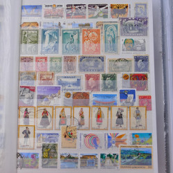 Lot de timbres de Grèce neufs et oblitérés en un album.