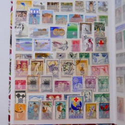 Lot de timbres de Grèce neufs et oblitérés en un album.
