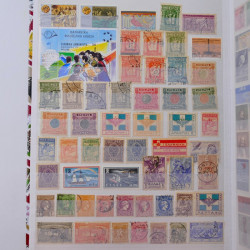 Lot de timbres de Grèce neufs et oblitérés en un album.