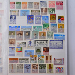 Lot de timbres de Grèce neufs et oblitérés en un album.