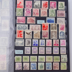 Lot de timbres de Tchécoslovaquie et Israël neufs et oblitérés en un album.