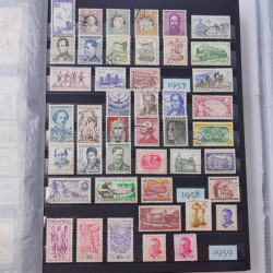 Lot de timbres de Tchécoslovaquie et Israël neufs et oblitérés en un album.