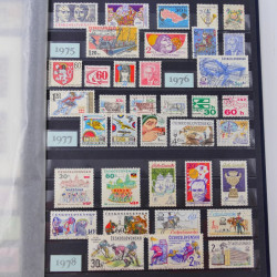 Lot de timbres de Tchécoslovaquie et Israël neufs et oblitérés en un album.