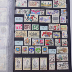 Lot de timbres de Tchécoslovaquie et Israël neufs et oblitérés en un album.