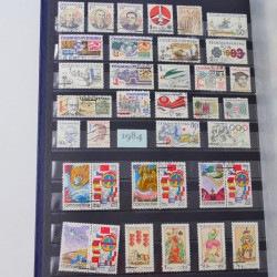 Lot de timbres de Tchécoslovaquie et Israël neufs et oblitérés en un album.