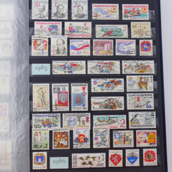 Lot de timbres de Tchécoslovaquie et Israël neufs et oblitérés en un album.