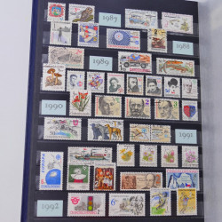 Lot de timbres de Tchécoslovaquie et Israël neufs et oblitérés en un album.