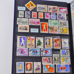 Collection de timbres de Russie 1912-1992 neufs et oblitérés en un album.