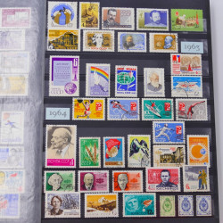 Collection de timbres de Russie 1912-1992 neufs et oblitérés en un album.