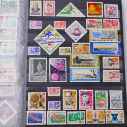 Collection de timbres de Russie 1912-1992 neufs et oblitérés en un album.