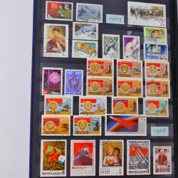 Collection de timbres de Russie 1912-1992 neufs et oblitérés en un album.