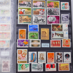 Collection de timbres de Russie 1912-1992 neufs et oblitérés en un album.