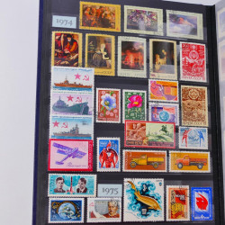 Collection de timbres de Russie 1912-1992 neufs et oblitérés en un album.