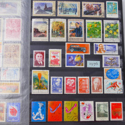 Collection de timbres de Russie 1912-1992 neufs et oblitérés en un album.