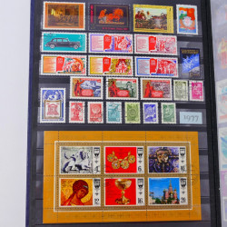 Collection de timbres de Russie 1912-1992 neufs et oblitérés en un album.