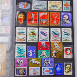 Collection de timbres de Russie 1912-1992 neufs et oblitérés en un album.