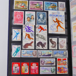 Collection de timbres de Russie 1912-1992 neufs et oblitérés en un album.