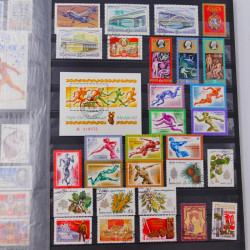 Collection de timbres de Russie 1912-1992 neufs et oblitérés en un album.