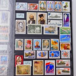 Collection de timbres de Russie 1912-1992 neufs et oblitérés en un album.