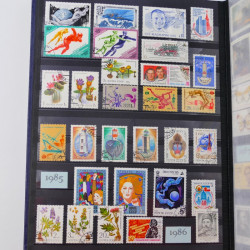 Collection de timbres de Russie 1912-1992 neufs et oblitérés en un album.
