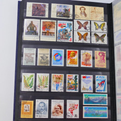 Collection de timbres de Russie 1912-1992 neufs et oblitérés en un album.