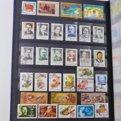 Collection de timbres de Russie 1912-1992 neufs et oblitérés en un album.