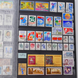 Collection de timbres de Russie 1912-1992 neufs et oblitérés en un album.