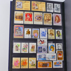 Collection de timbres de Russie 1912-1992 neufs et oblitérés en un album.