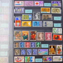 Lot de timbres de Grande Bretagne et Irlande neufs et oblitérés en un album.