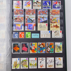 Lot de timbres de Grande Bretagne et Irlande neufs et oblitérés en un album.