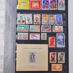 Lot de timbres de Dahomey et Niger neufs et oblitérés en un albums.