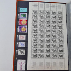 Collection de timbres d'Islande 1912-2012 neufs et oblitérés en un album.