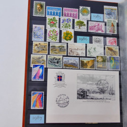 Collection de timbres d'Islande 1912-2012 neufs et oblitérés en un album.