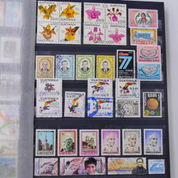 Lot de timbres Guatemala et Chili neufs et oblitérés en un album.