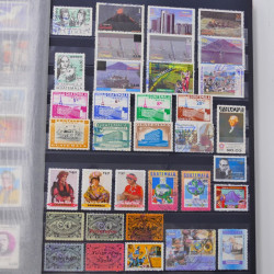 Lot de timbres Guatemala et Chili neufs et oblitérés en un album.