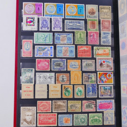 Lot de timbres Guatemala et Chili neufs et oblitérés en un album.