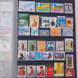 Lot de timbres Guatemala et Chili neufs et oblitérés en un album.