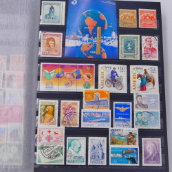 Lot de timbres Guatemala et Chili neufs et oblitérés en un album.