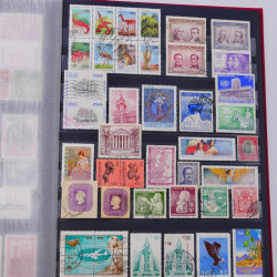 Lot de timbres Guatemala et Chili neufs et oblitérés en un album.