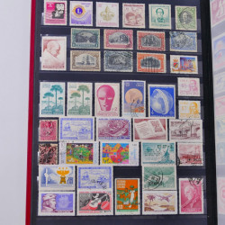 Lot de timbres Guatemala et Chili neufs et oblitérés en un album.