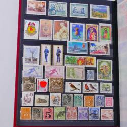 Lot de timbres Guatemala et Chili neufs et oblitérés en un album.