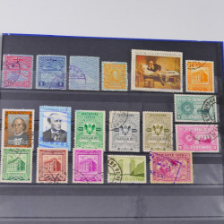 Lot de timbres de Venezuela et Papouasie neufs et oblitérés en un album.