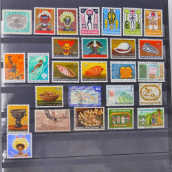 Lot de timbres de Venezuela et Papouasie neufs et oblitérés en un album.